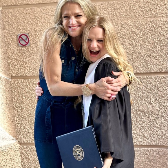 Meet your Posher, Lori - Picture 4 of 5